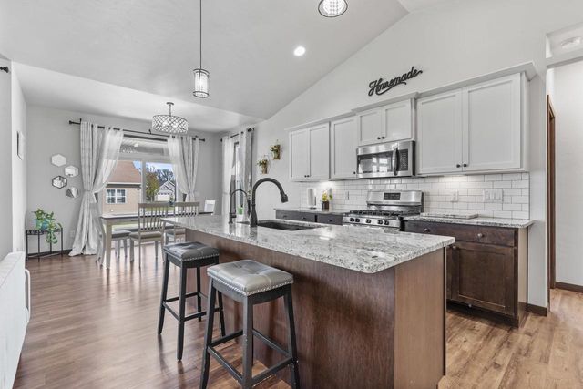 1983 MIMOSA LANE, Neenah, WI 54956