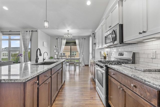 1983 MIMOSA LANE, Neenah, WI 54956