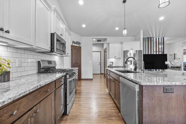 1983 MIMOSA LANE, Neenah, WI 54956