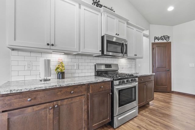 1983 MIMOSA LANE, Neenah, WI 54956