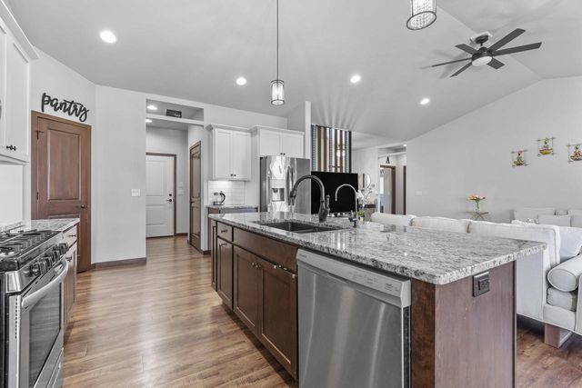 1983 MIMOSA LANE, Neenah, WI 54956
