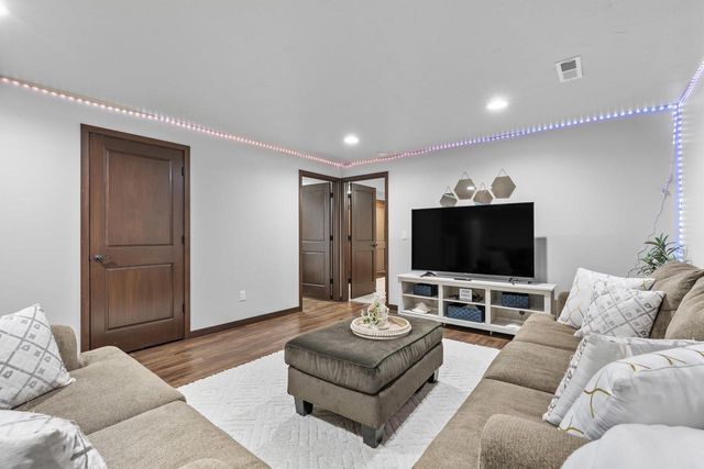 1983 MIMOSA LANE, Neenah, WI 54956