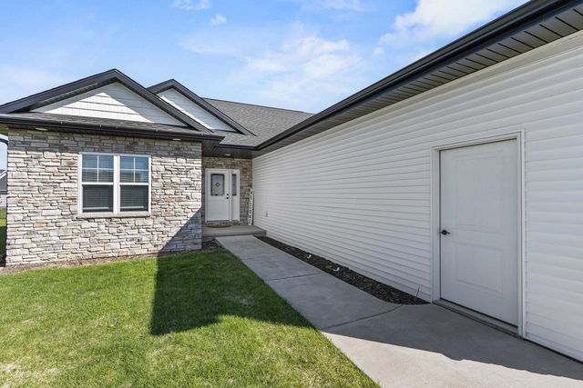 1983 MIMOSA LANE, Neenah, WI 54956