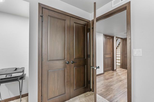 1983 MIMOSA LANE, Neenah, WI 54956
