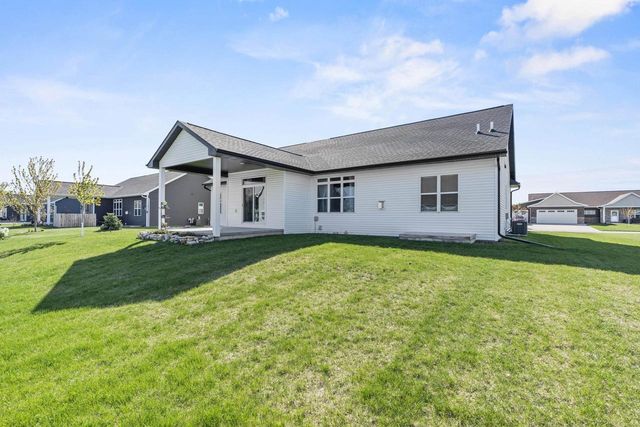 1983 MIMOSA LANE, Neenah, WI 54956