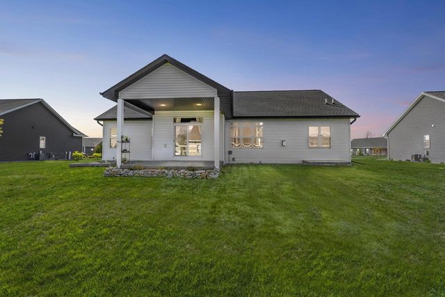 1983 MIMOSA LANE, Neenah, WI 54956