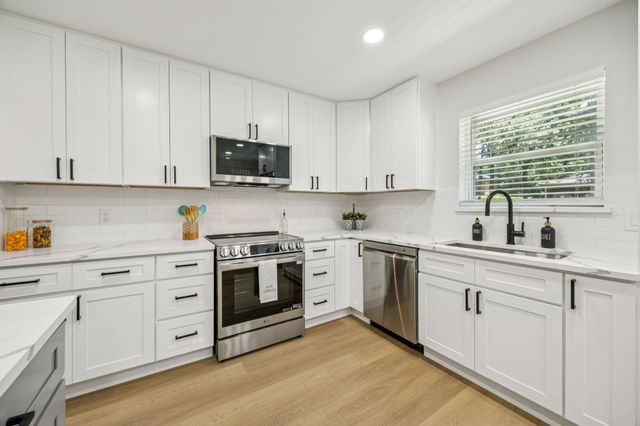 37 Devonshire Drive, Bedford, TX 76021