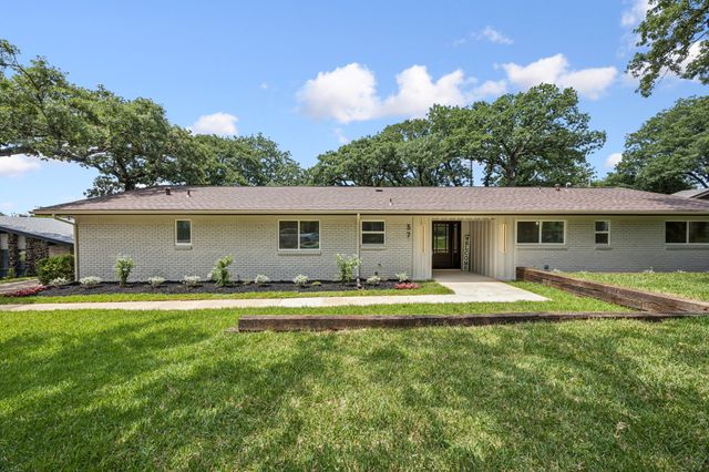 37 Devonshire Drive, Bedford, TX 76021