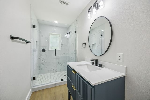 37 Devonshire Drive, Bedford, TX 76021