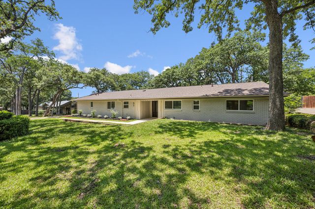 37 Devonshire Drive, Bedford, TX 76021