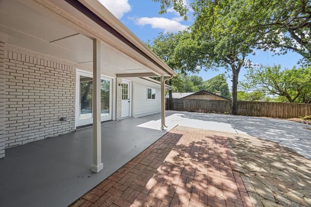 37 Devonshire Drive, Bedford, TX 76021