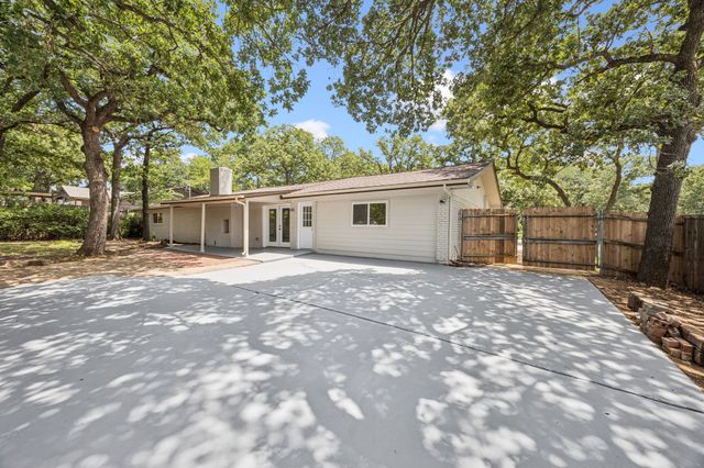 37 Devonshire Drive, Bedford, TX 76021