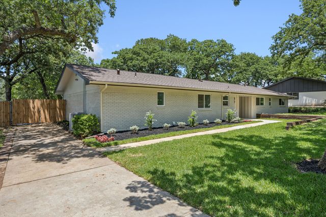37 Devonshire Drive, Bedford, TX 76021