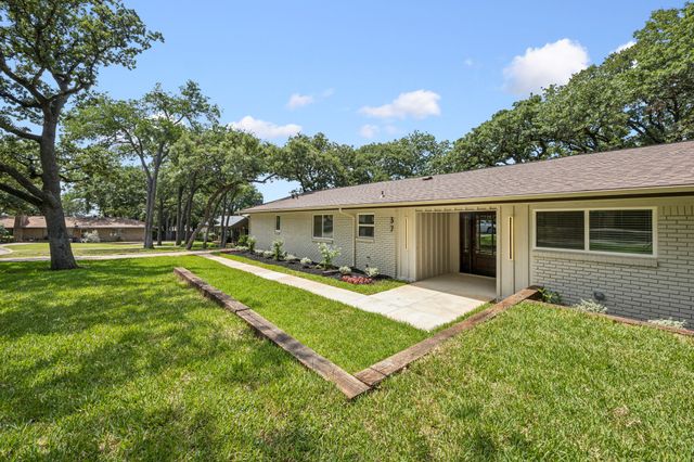 37 Devonshire Drive, Bedford, TX 76021