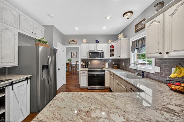 1204 Davenport Court, Kernersville, NC 27284