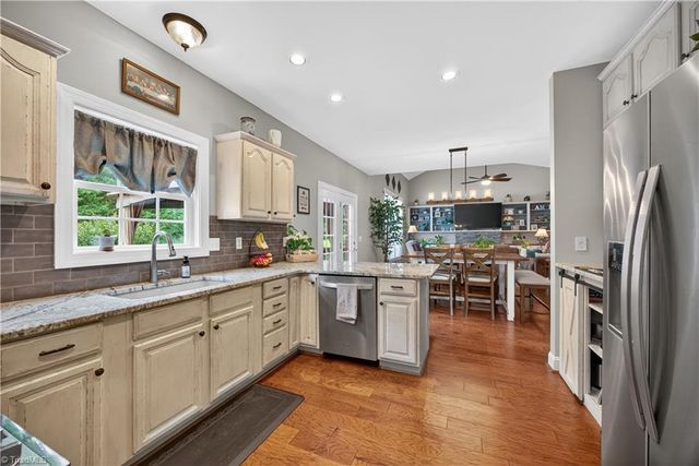 1204 Davenport Court, Kernersville, NC 27284