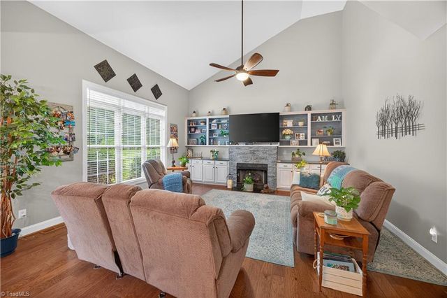 1204 Davenport Court, Kernersville, NC 27284