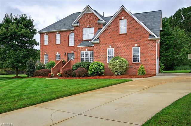 1204 Davenport Court, Kernersville, NC 27284