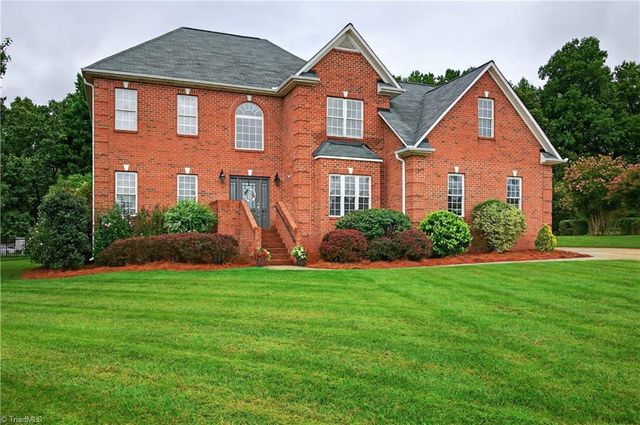 1204 Davenport Court, Kernersville, NC 27284