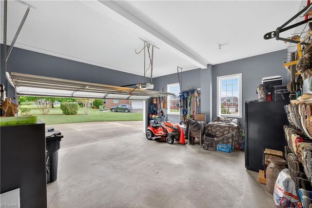 1204 Davenport Court, Kernersville, NC 27284
