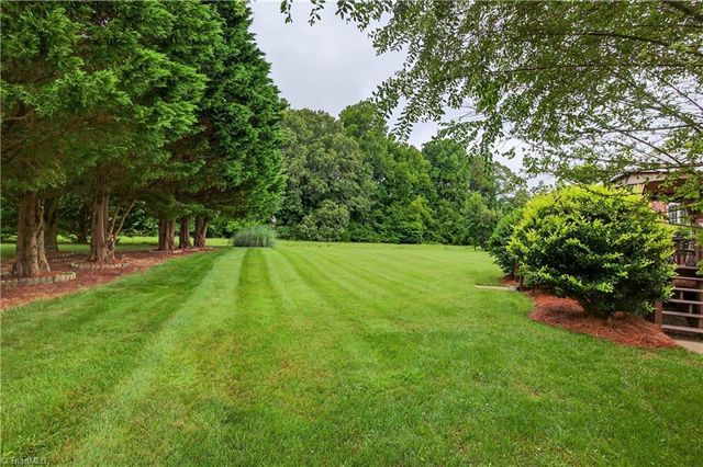 1204 Davenport Court, Kernersville, NC 27284