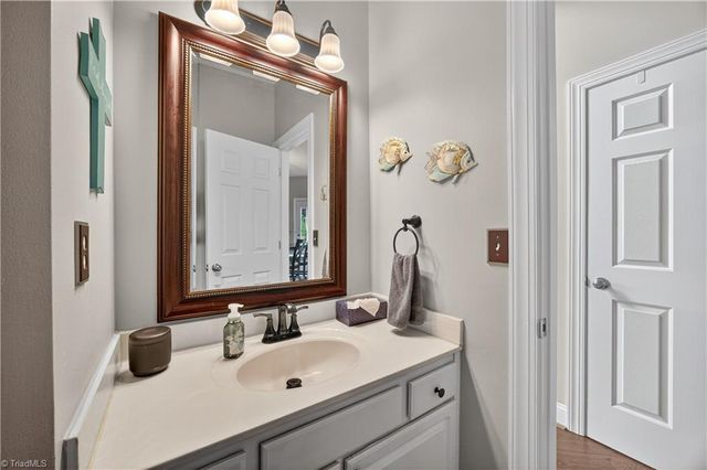 1204 Davenport Court, Kernersville, NC 27284