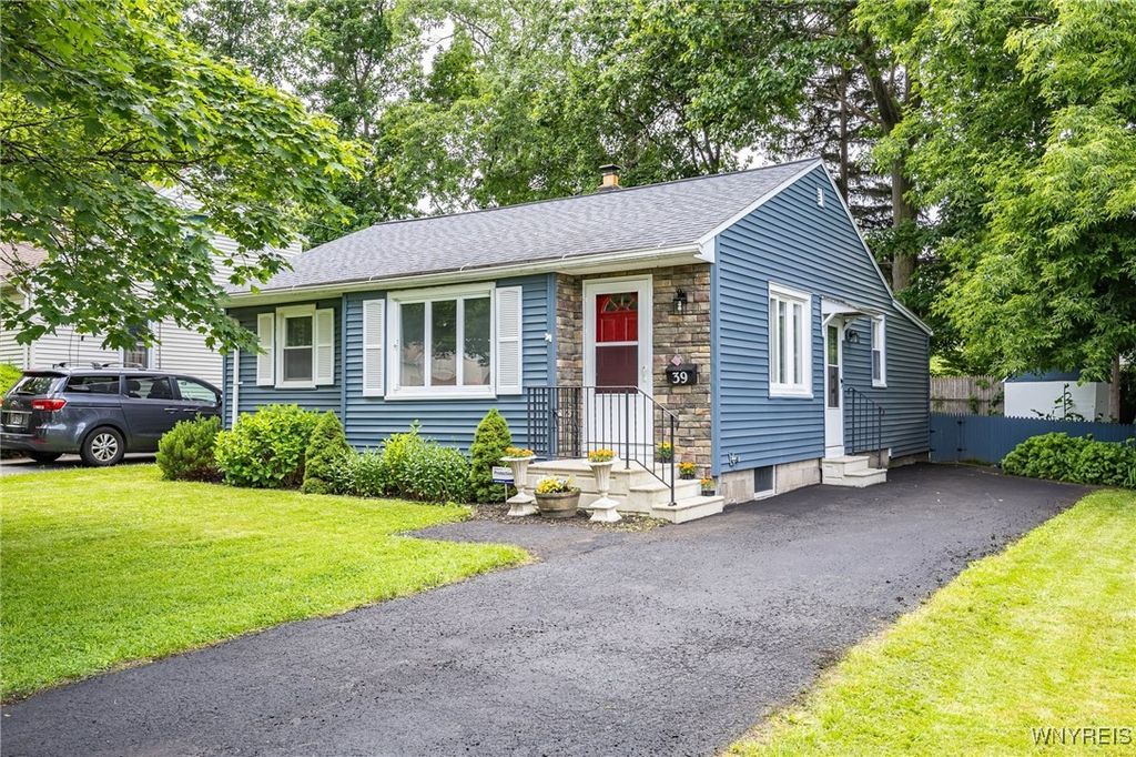 39 Marwood Road, Greece, NY 14616