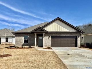4615 Hampton Glen Circle SE, Owens Cross Roads, AL 35763