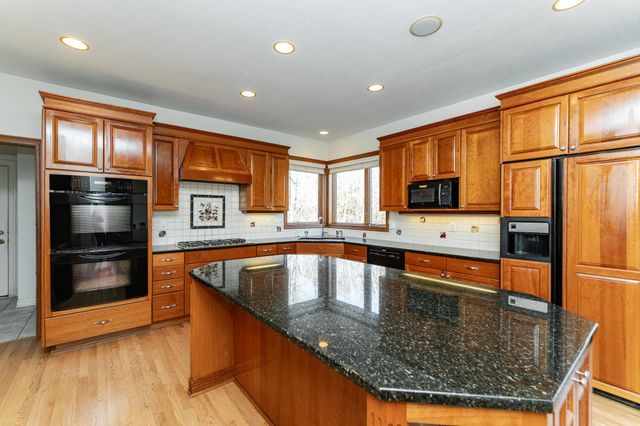 75 River Bluff Place NW, Rochester, MN 55901