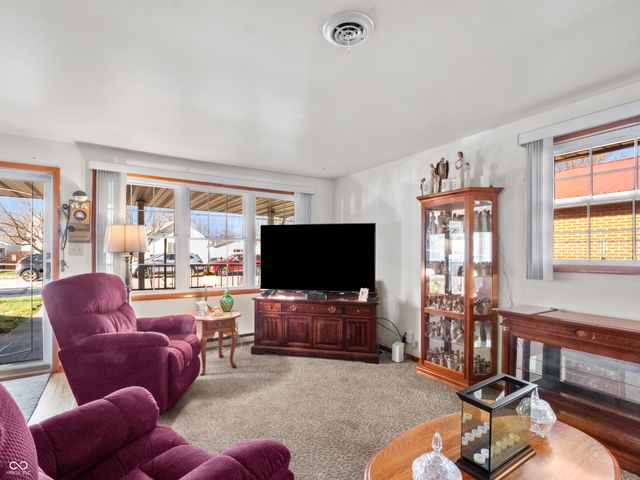 2263 Wallace Avenue, Columbus, IN 47201