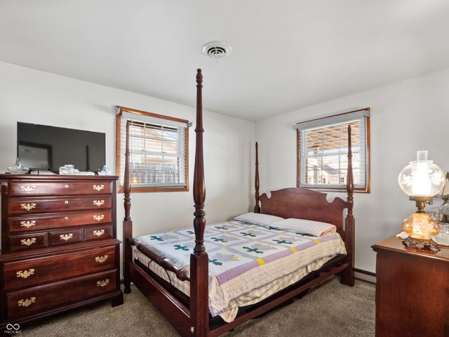 2263 Wallace Avenue, Columbus, IN 47201