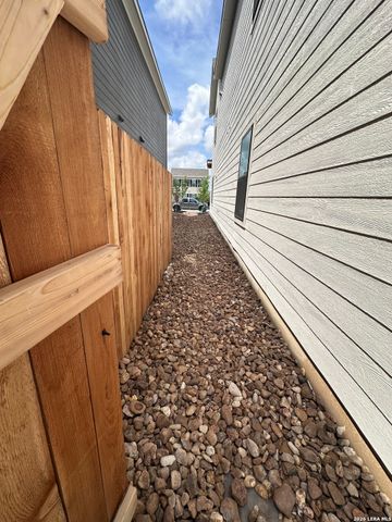 7146 Magnolia Crk Unit 101, San Antonio, TX 78252