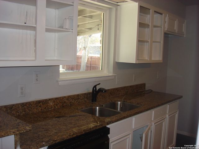 4718 Castle Sword, San Antonio, TX 78218