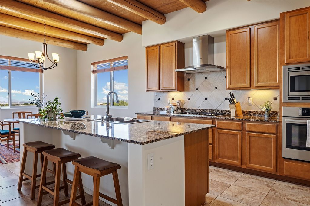 Image 10 of property listing at 12 Via Secunda, Santa Fe, NM 87507