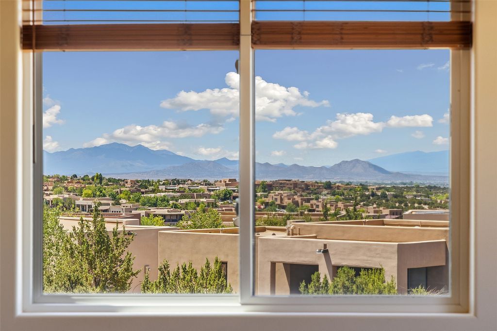 Image 17 of property listing at 12 Via Secunda, Santa Fe, NM 87507