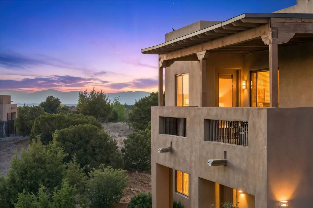 Image 21 of property listing at 12 Via Secunda, Santa Fe, NM 87507