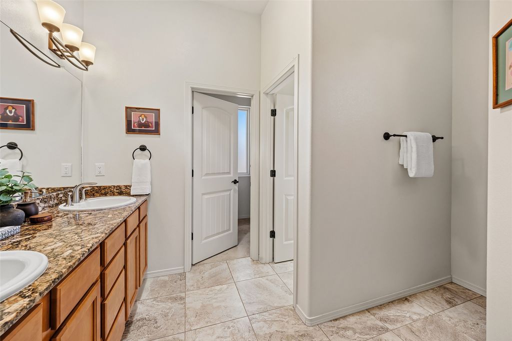 Image 23 of property listing at 12 Via Secunda, Santa Fe, NM 87507