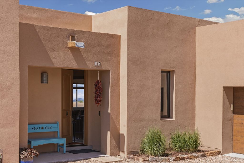 Image 3 of property listing at 12 Via Secunda, Santa Fe, NM 87507