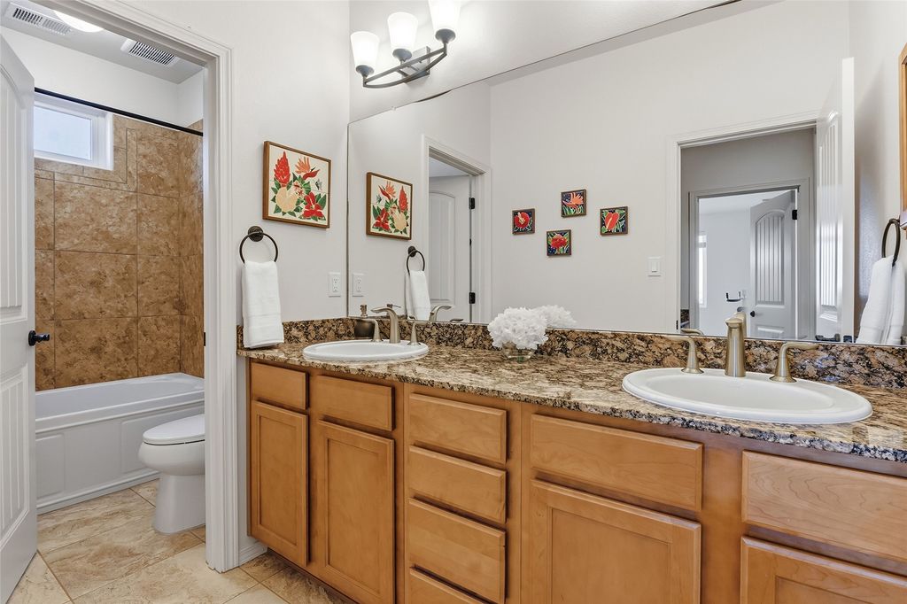 Image 34 of property listing at 12 Via Secunda, Santa Fe, NM 87507
