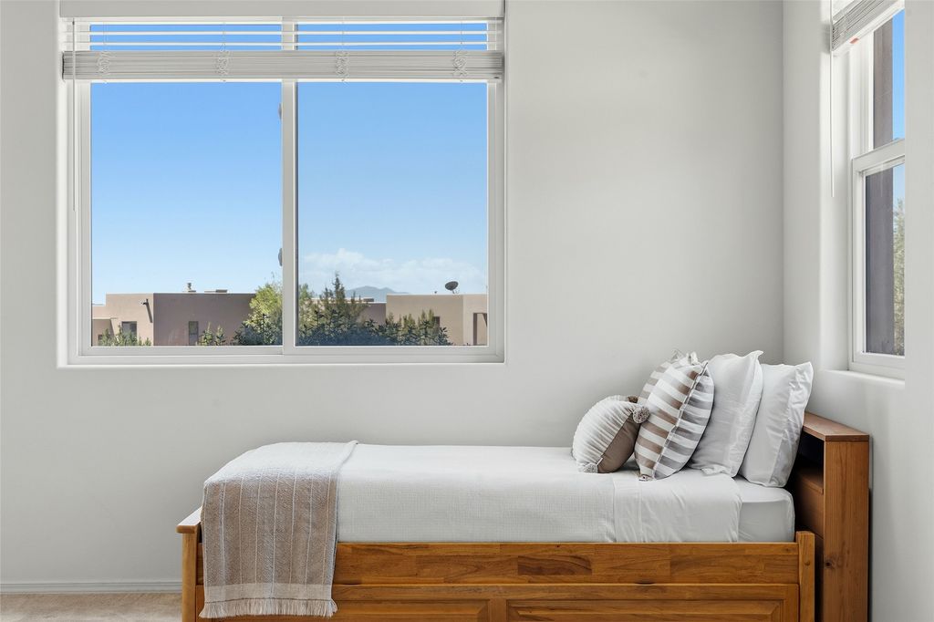 Image 36 of property listing at 12 Via Secunda, Santa Fe, NM 87507
