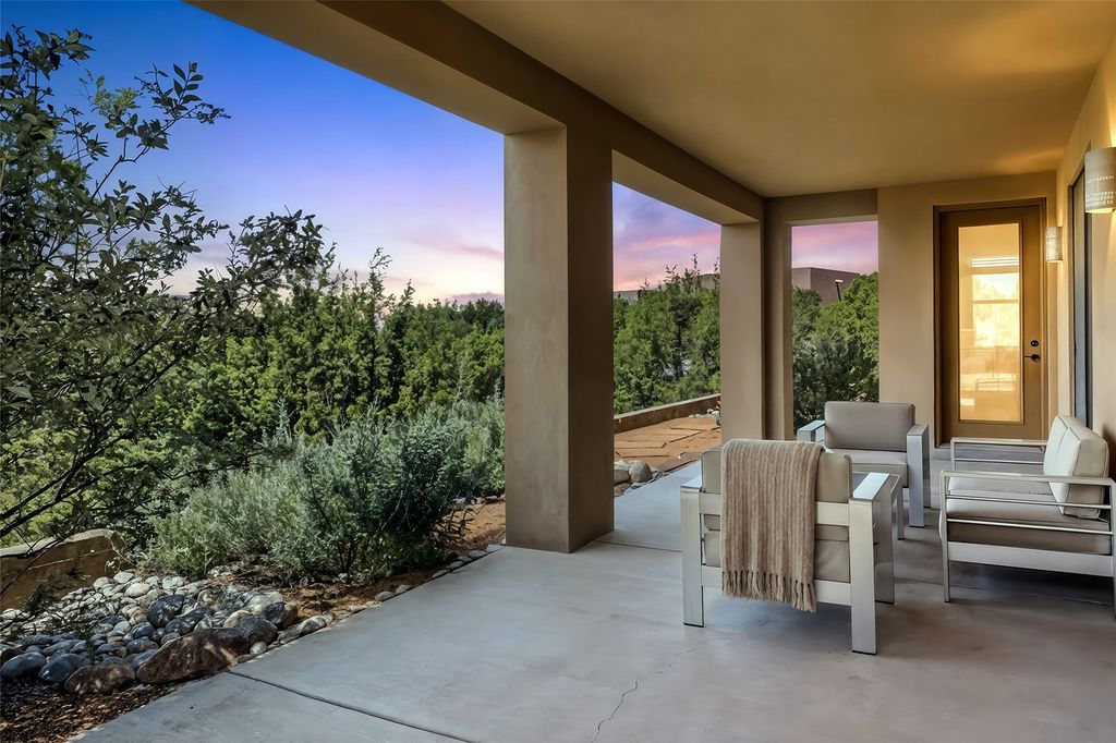 Image 37 of property listing at 12 Via Secunda, Santa Fe, NM 87507
