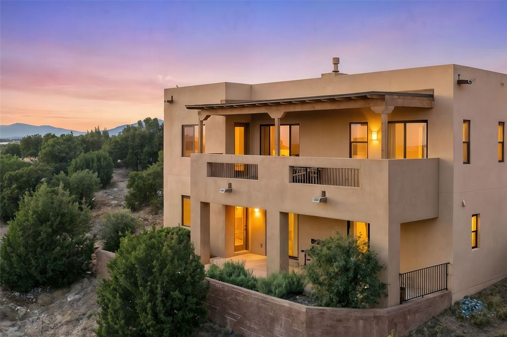 Image 38 of property listing at 12 Via Secunda, Santa Fe, NM 87507
