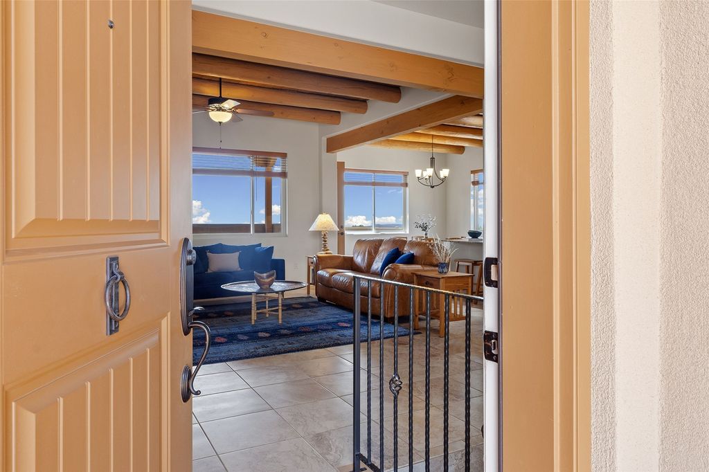 Image 4 of property listing at 12 Via Secunda, Santa Fe, NM 87507