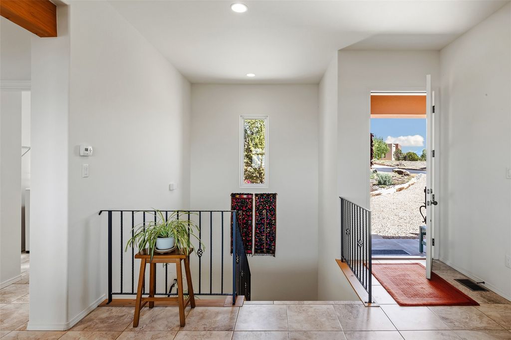 Image 5 of property listing at 12 Via Secunda, Santa Fe, NM 87507