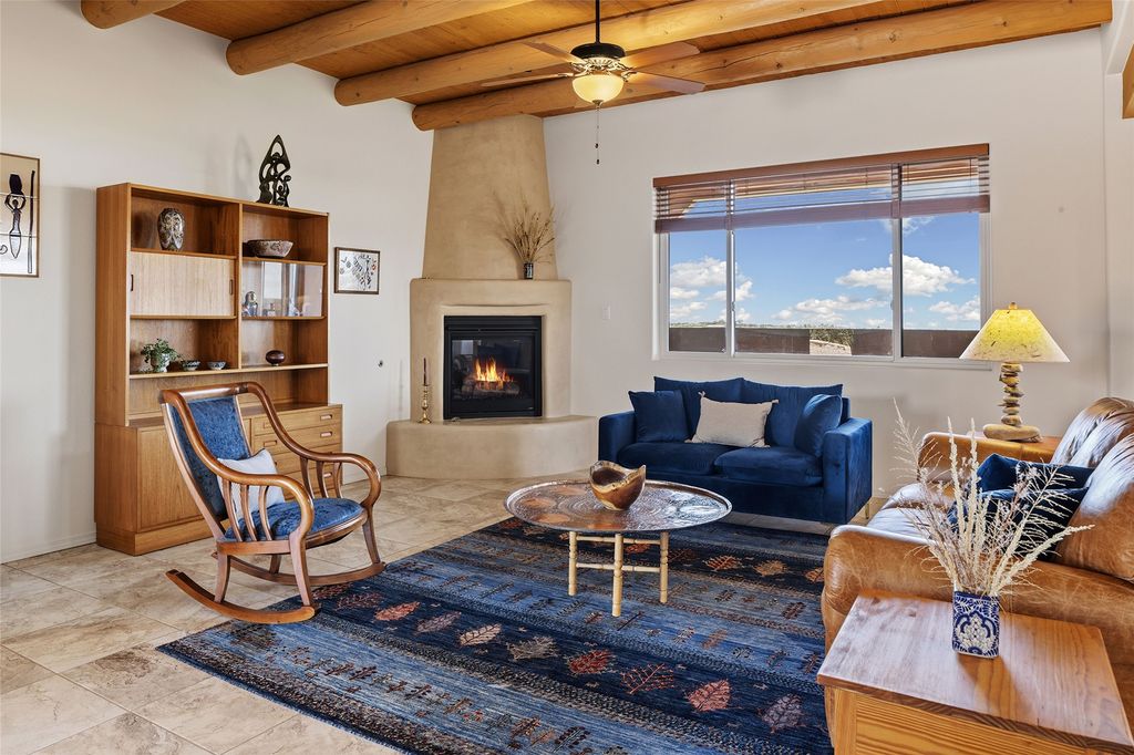 Image 7 of property listing at 12 Via Secunda, Santa Fe, NM 87507