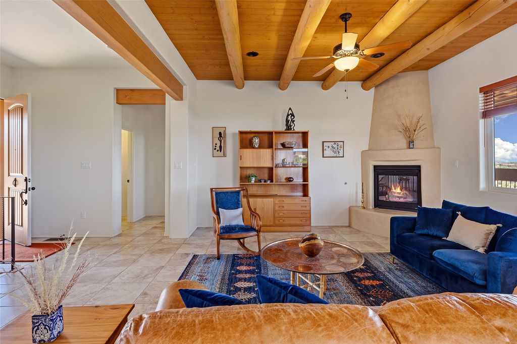 Image 8 of property listing at 12 Via Secunda, Santa Fe, NM 87507