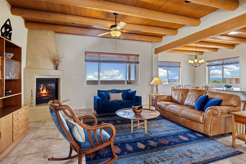 Image 9 of property listing at 12 Via Secunda, Santa Fe, NM 87507