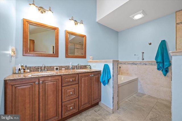 25 BRENTWOOD LN, Newark, DE 19711