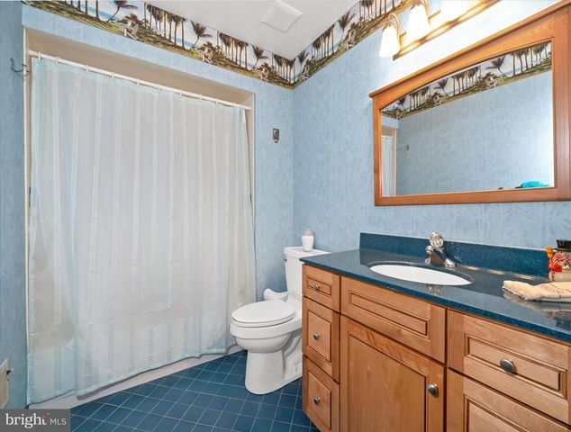 25 BRENTWOOD LN, Newark, DE 19711