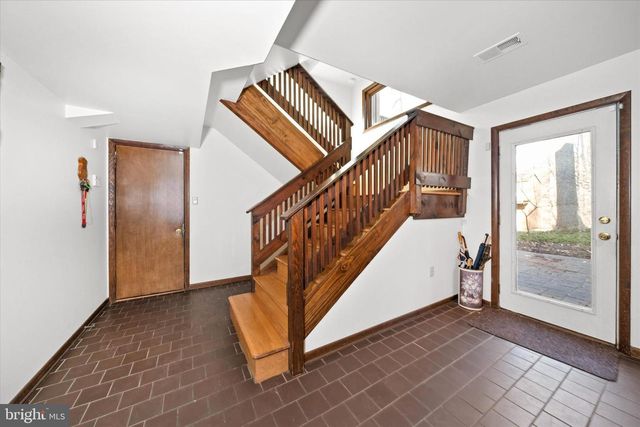 25 BRENTWOOD LN, Newark, DE 19711